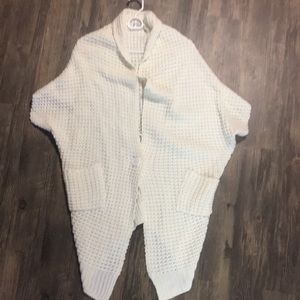 Trendy boutique shall/shrug